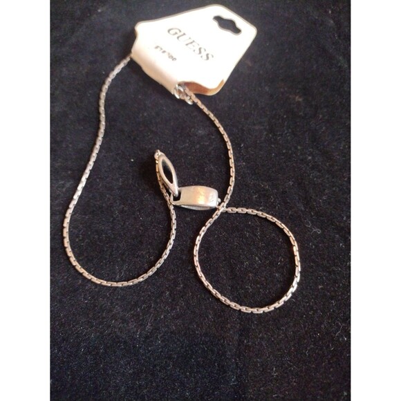 Guess Y2K silvertone interlocking pendant necklace Stamped - Picture 6 of 7